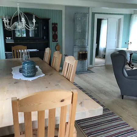 Landlig Idyll Med Fjordutsikt Landsteder Valsøybotn