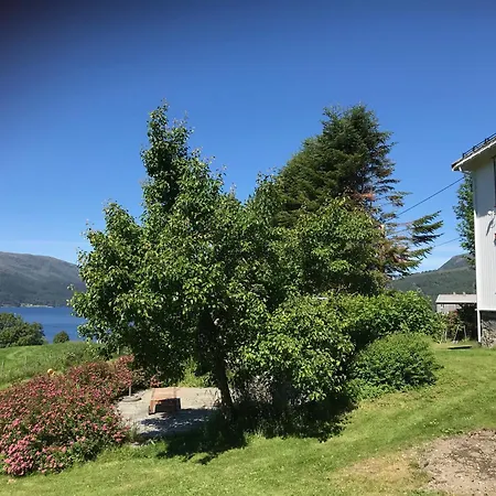 Casa rural Landlig Idyll Med Fjordutsikt Valsøybotn