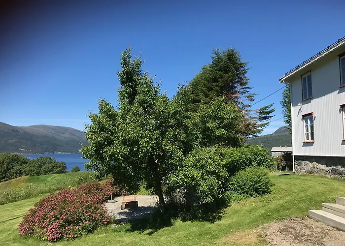 Gospodarstwo wiejskie Landlig Idyll Med Fjordutsikt Valsøybotn