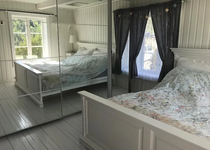 Landlig Idyll Med Fjordutsikt בית כפרי *